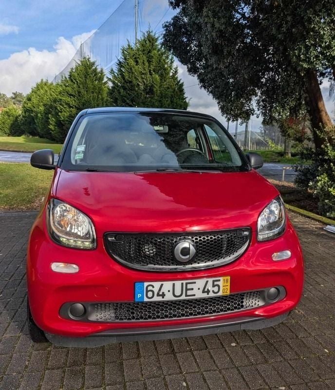 Vermelho Usado 2018 Smart ForFour Citadino | € 10.900 (Preço justo) - Imagem 1/4