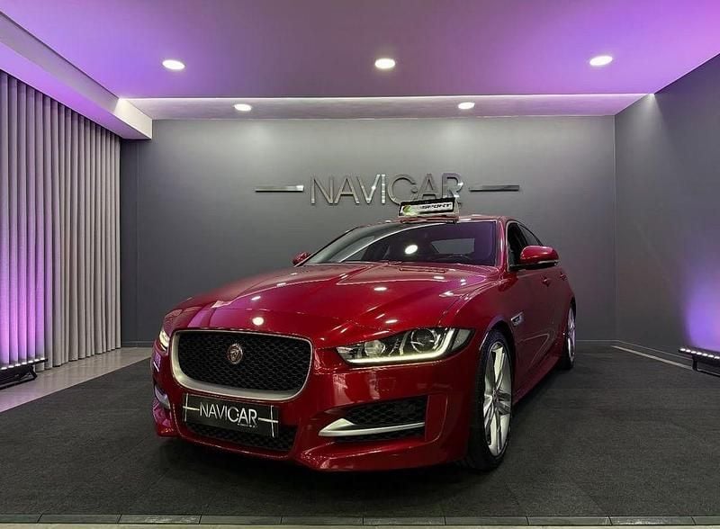 Vermelho Usado 2015 Jaguar XE R-Sport Sedan | € 18.450 (Preço elevado) - Imagem 1/4
