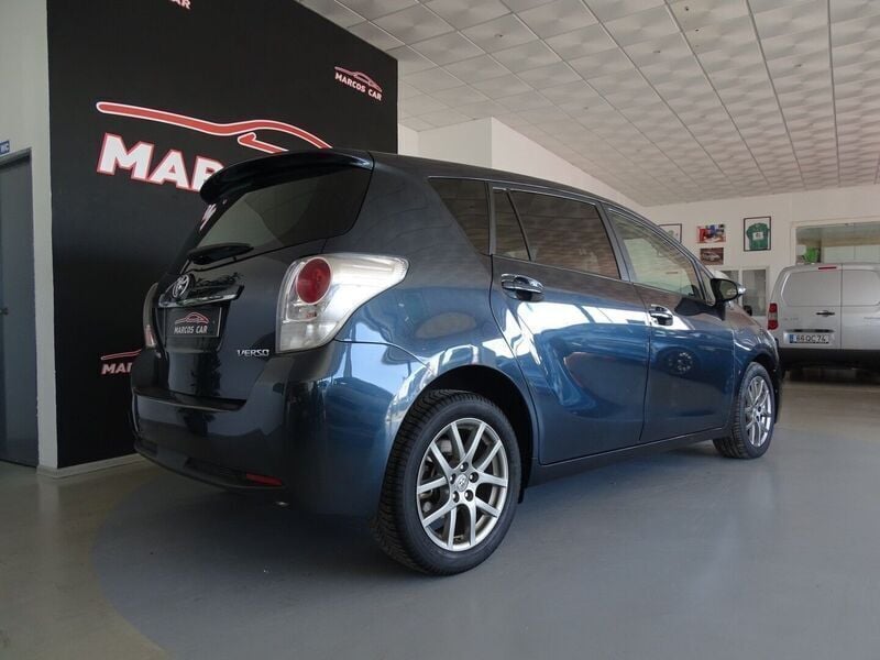 Usado Toyota Verso Executive 112 HP (82 kW) 2010 Cinzento Monovolume