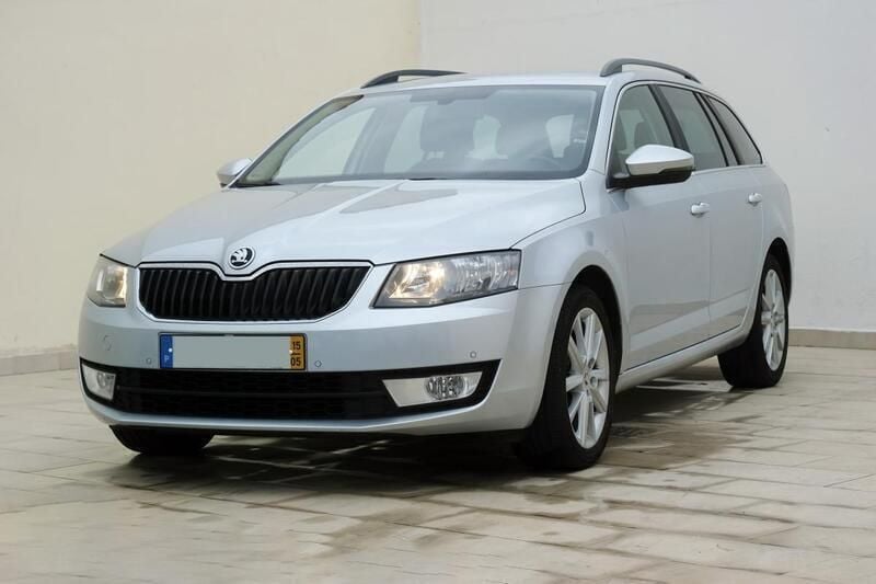 Usado Skoda Octavia Elegance 105 HP (77 kW) 2015 Cinzento Citadino