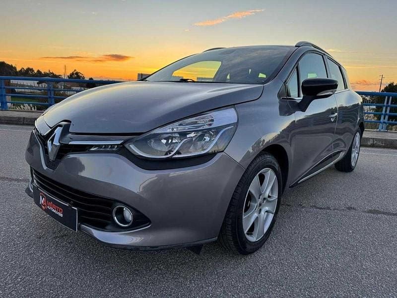 Cinzento Usado 2015 Renault Clio IV Carrinha | € 7.990 (Super Preço) - Imagem 1/4