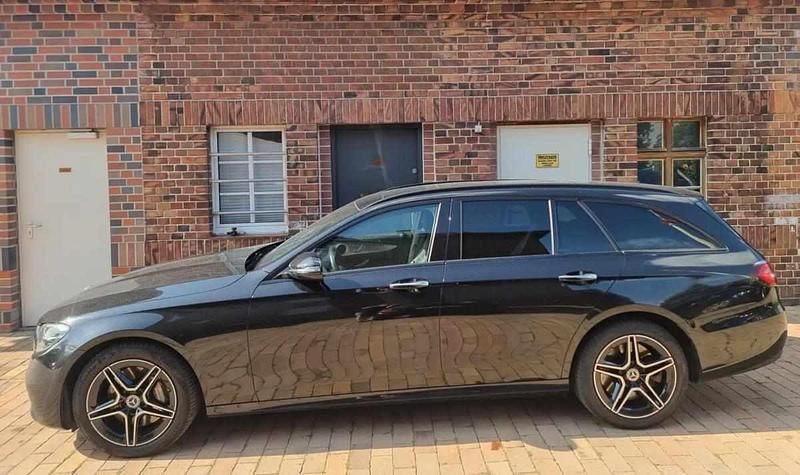 Usado Mercedes E300 320 HP (235 kW) 2021 Preto Sedan