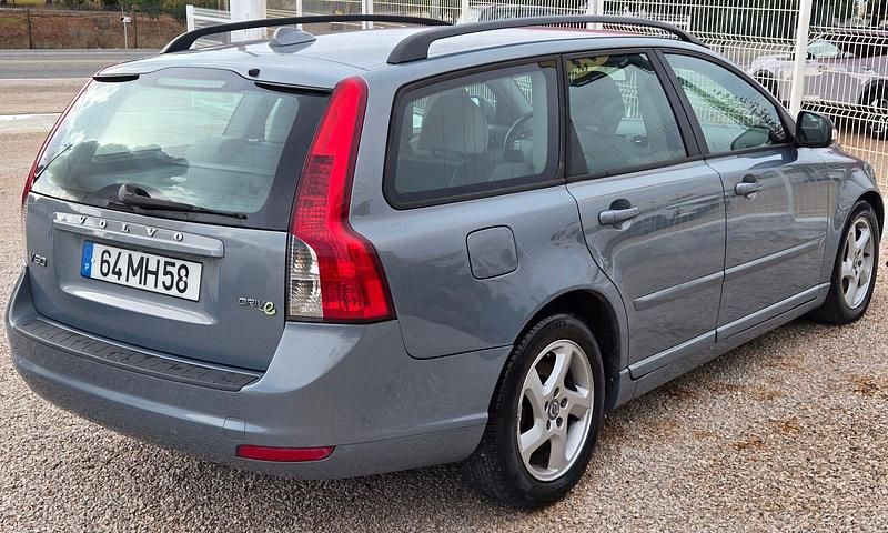 Usado Volvo V50 Summum 109 HP (80 kW) 2011 Cinza Carrinha