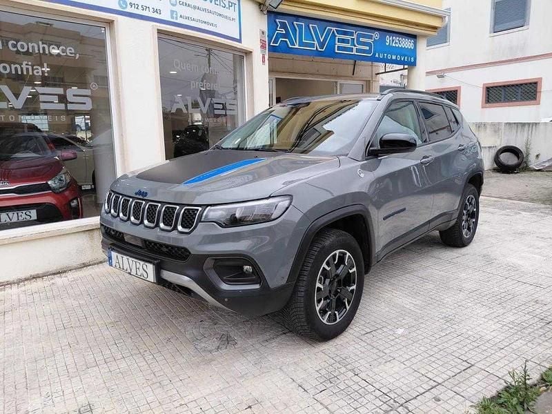 Cinza Usado 2023 Jeep Compass Trailhawk SUV | € 30.980 (Preço justo) - Imagem 1/4