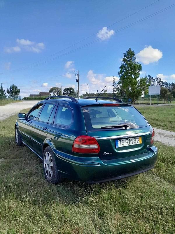 Verde Usado 2005 Jaguar X-type | € 6.250 - Imagem 1/4