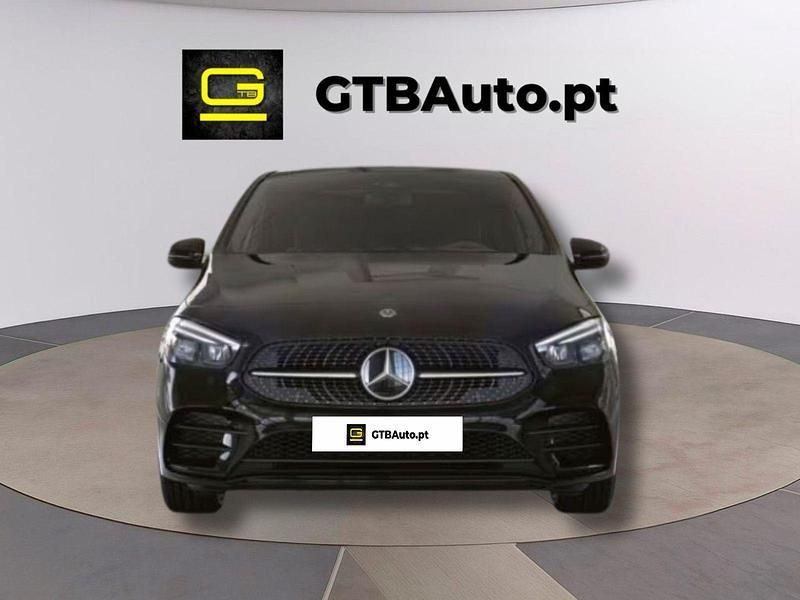 Preto Usado 2022 Mercedes B250 Monovolume | € 32.900 - Imagem 1/4