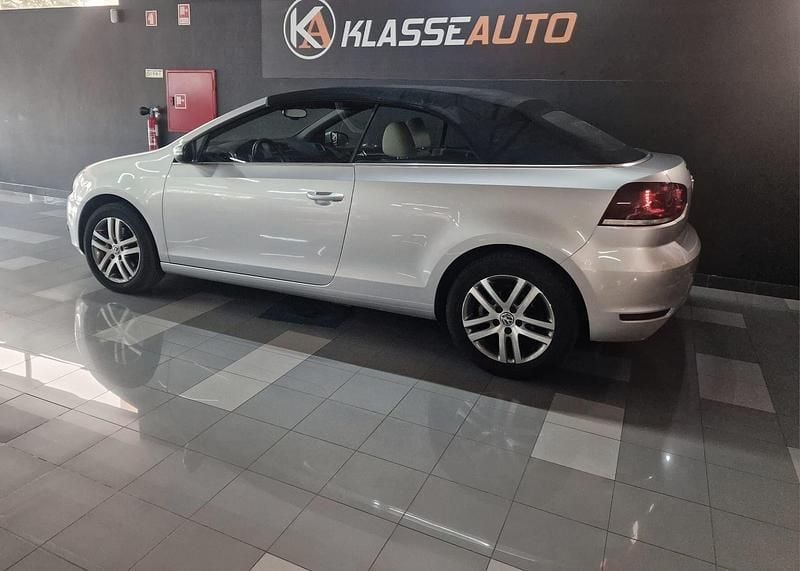 Usado VW Golf Cabriolet LOUNGE 105 HP (77 kW) 2014 Cinza Cabrios