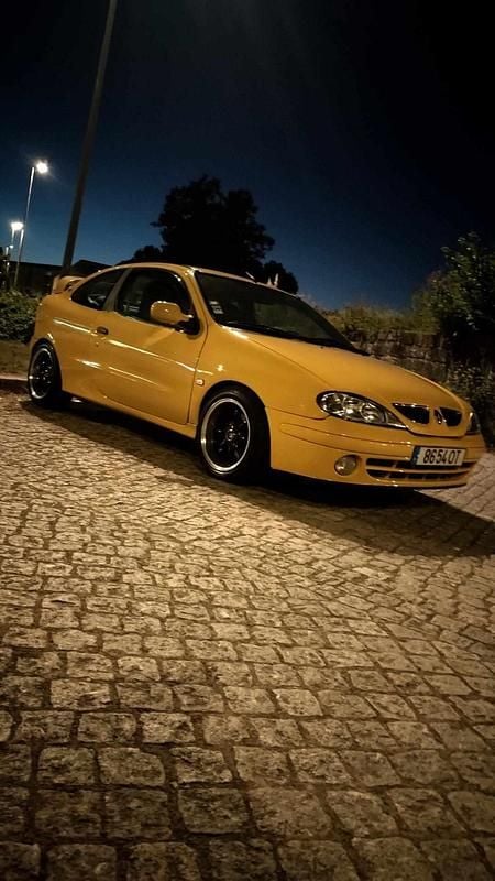 Usado Renault Mégane Coupé 95 HP (69 kW) 2000 Outra Coupé