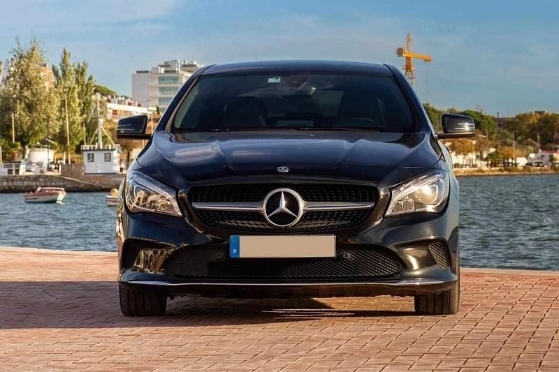 Preto Usado 2017 Mercedes CLA180 Sedan | € 18.250 (Preço justo) - Imagem 1/4