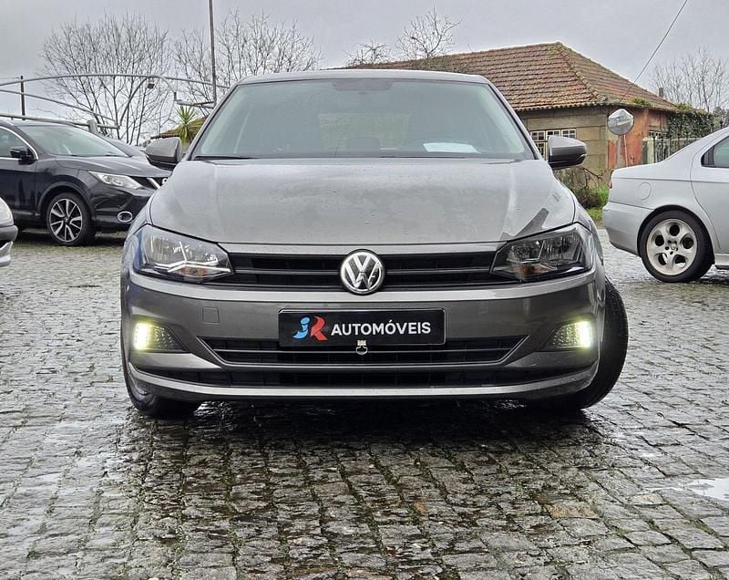 Usado VW Polo Trendline 75 HP (55 kW) 2018 Cinza Citadino