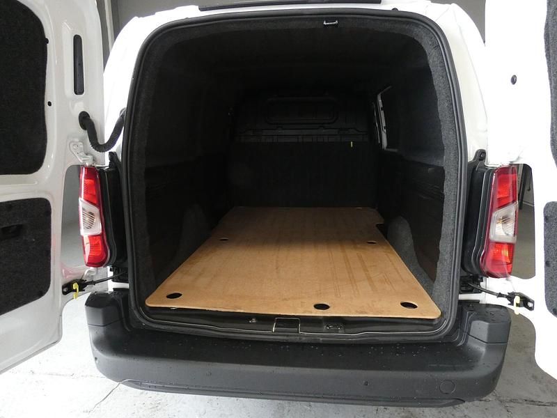 Usado Opel Combo Life Enjoy 102 HP (75 kW) 2022 Branco Carrinha