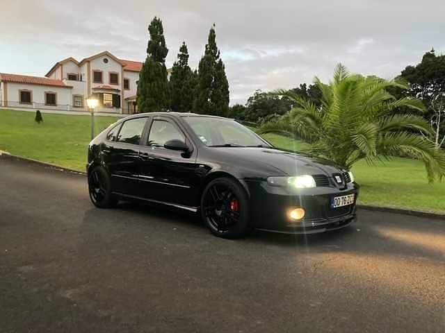 Usado Seat Leon CUPRA 224 HP (164 kW) 2004 Preto Citadino