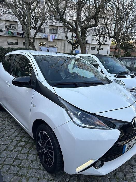 Usado 2017 Toyota Aygo Citadino | € 8.500 - Imagem 1/4