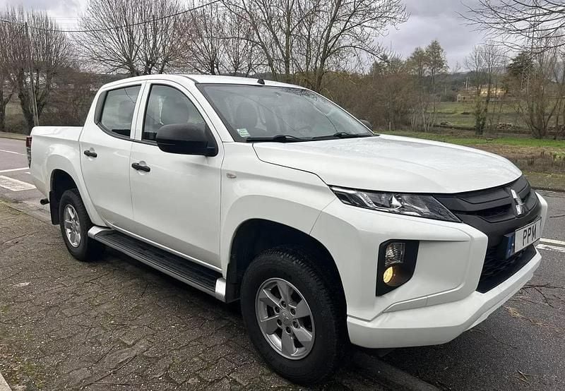 Usado Mitsubishi L200 150 HP (110 kW) 2022 Branco Pickup