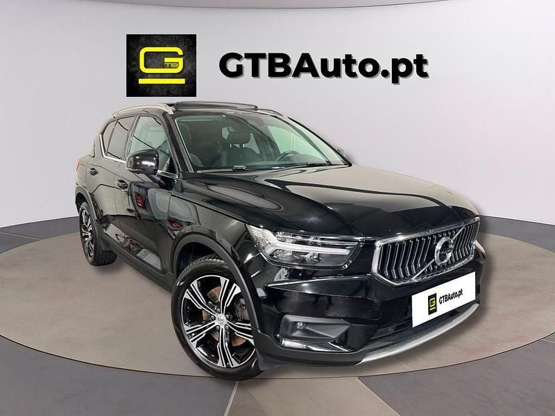 Preto Usado 2021 Volvo XC40 SUV | € 27.900 - Imagem 1/4