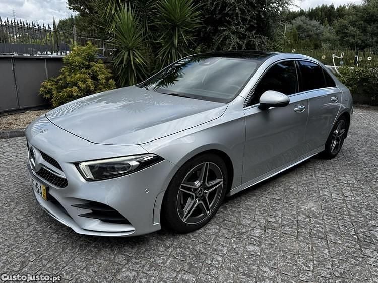 Cinza Usado 2019 Mercedes A180 AMG Sedan | € 24.480 (Caro) - Imagem 1/1