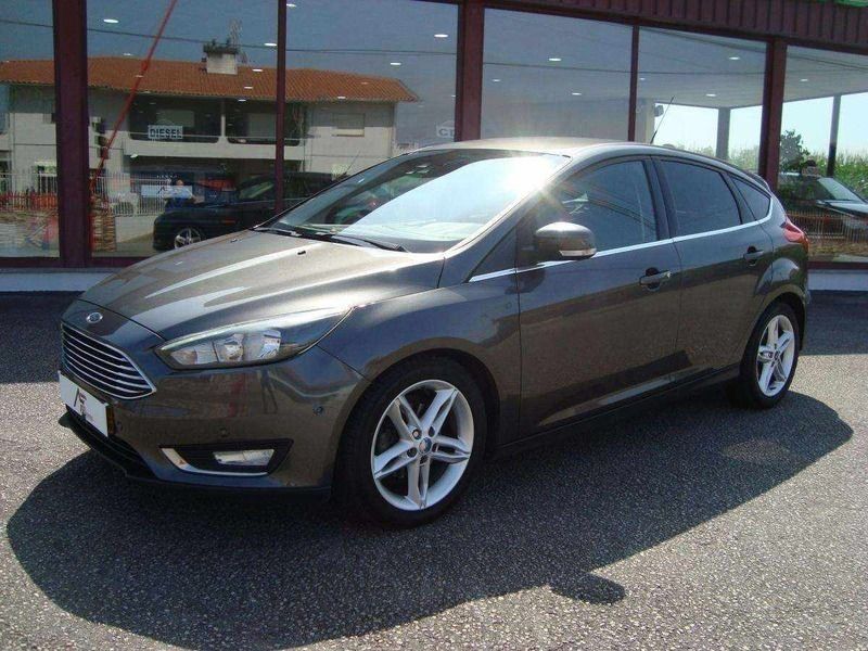 Usado Ford Focus Titanium 120 HP (88 kW) 2016 Cinza Citadino