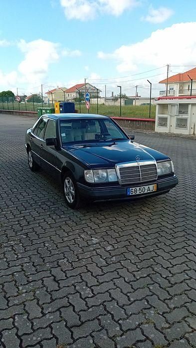 Usado Mercedes 200 Elegance 75 HP (55 kW) 1992 Sedan