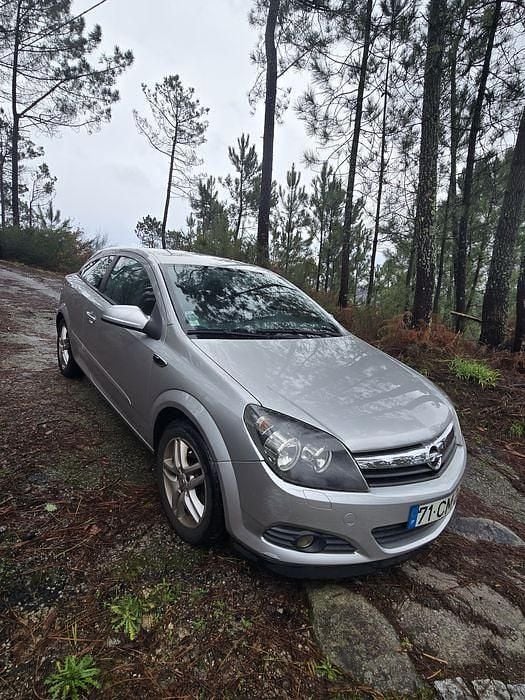 Usado Opel Astra GTC 90 HP (66 kW) 2006