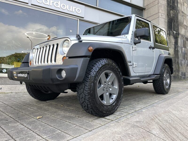 Usado Jeep Wrangler Sport 200 HP (147 kW) 2012 Cinzento preto SUV