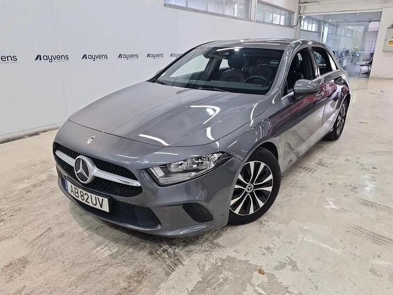 Cinza Usado 2020 Mercedes A180 Style Sedan | € 24.500 (Preço justo) - Imagem 1/4