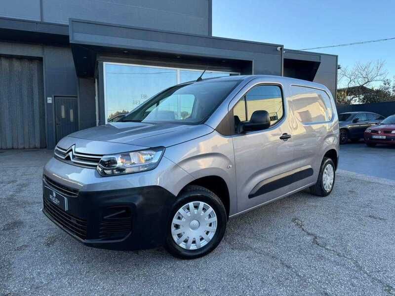 Cinzento Usado 2019 Citroën Berlingo Feel Monovolume | € 14.750 (Caro) - Imagem 1/4