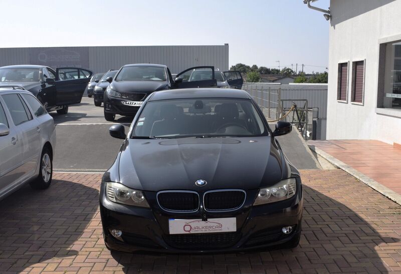 Usado BMW 320 177 HP (130 kW) 2009 Preto Sedan