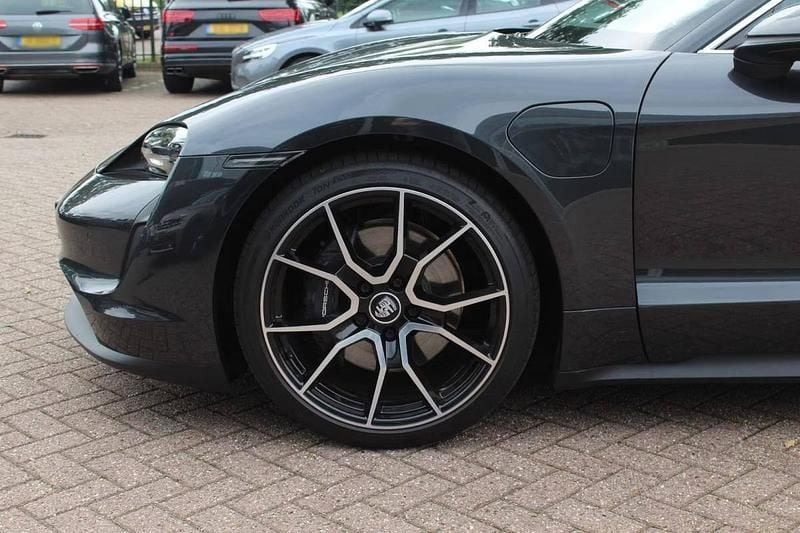 Cinza Usado 2023 Porsche Taycan Sedan | € 67.900 (Bom preço) - Imagem 1/1