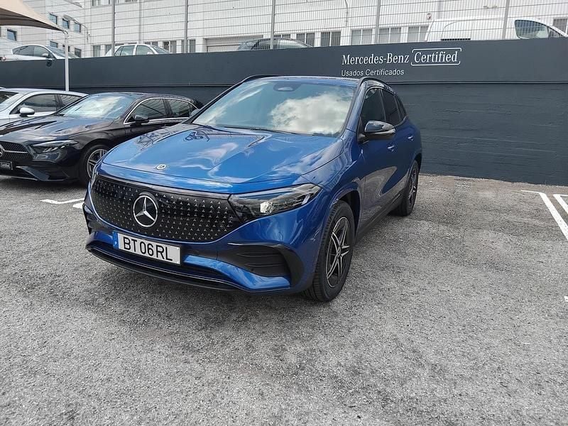 Azul Usado 2025 Mercedes EQA250+ AMG line SUV | € 46.000 (Bom preço) - Imagem 1/4