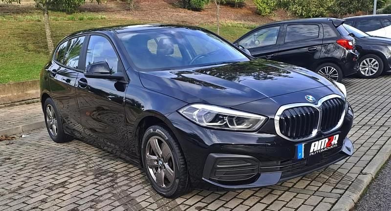 Cinzento Usado 2021 BMW 116 Comfort Edition Citadino | € 19.990 (Bom preço) - Imagem 1/4