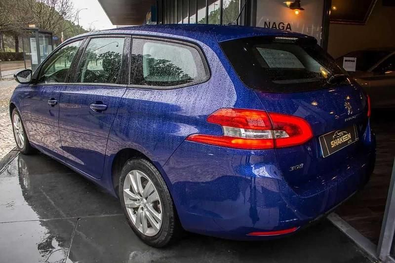 Usado Peugeot 308 SW Active 130 HP (95 kW) 2019 Azul escuro Carrinha