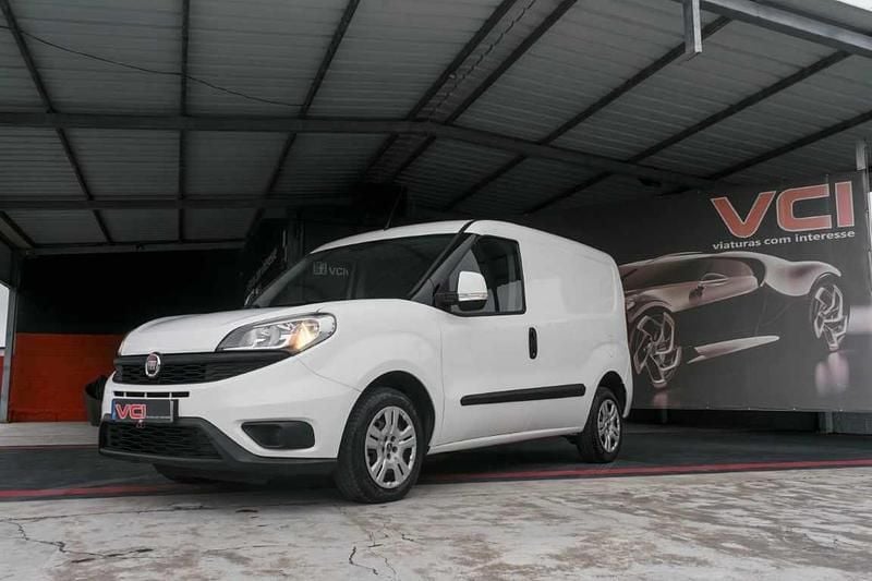 Branco Usado 2016 Fiat Doblò Monovolume | € 9.999 (Preço justo) - Imagem 1/4
