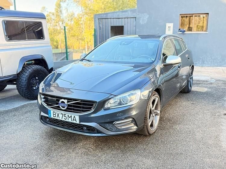 Cinza Usado 2015 Volvo V60 R-Design Momentum Carrinha | € 16.800 (Preço justo) - Imagem 1/1