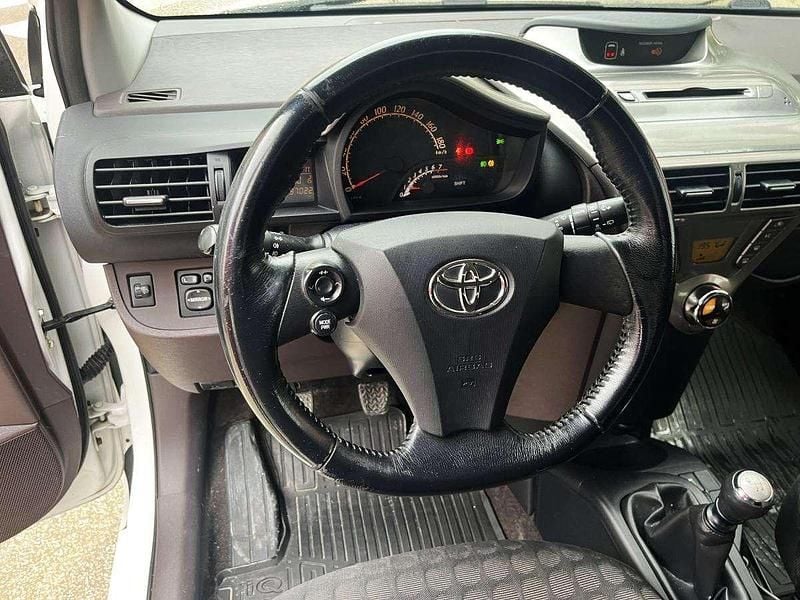 Usado Toyota iQ 68 HP (50 kW) 2009 Branco Citadino