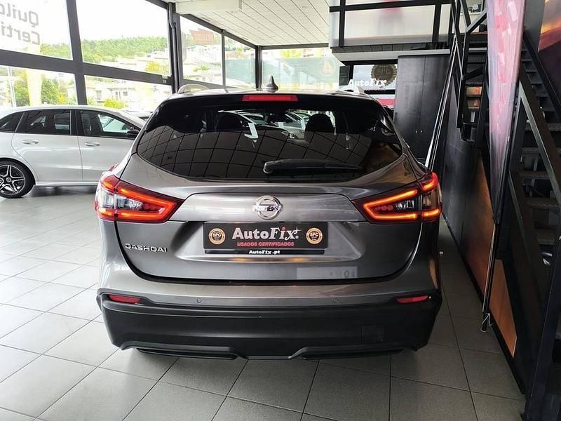 Usado Nissan Qashqai Style Edition 115 HP (84 kW) 2020 Cinzento SUV