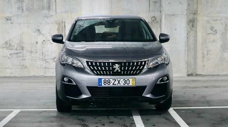 Usado Peugeot 3008 131 HP (96 kW) 2020 Cinzento Citadino