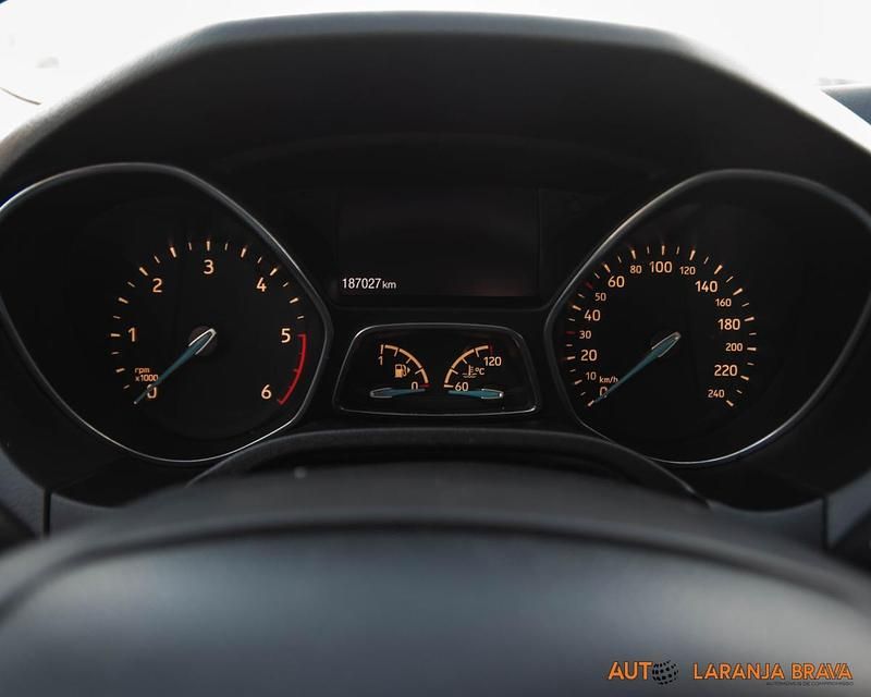 Usado Ford Focus Trend+ 120 HP (88 kW) 2015 Cinzento Carrinha