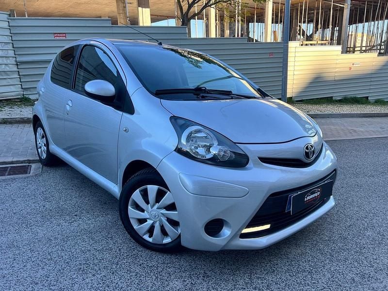 Cinza Usado 2014 Toyota Aygo Citadino | € 7.000 (Preço justo) - Imagem 1/4