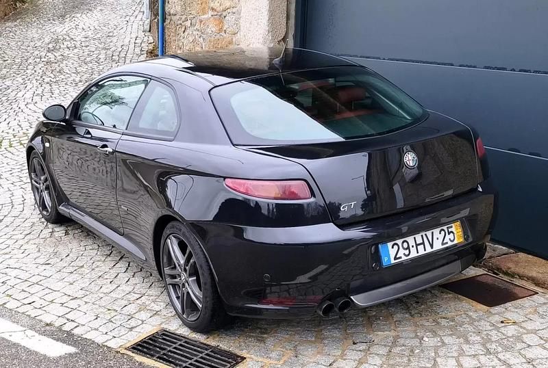 Usado Alfa Romeo GT 150 HP (110 kW) 2009 Cinzento Coupé