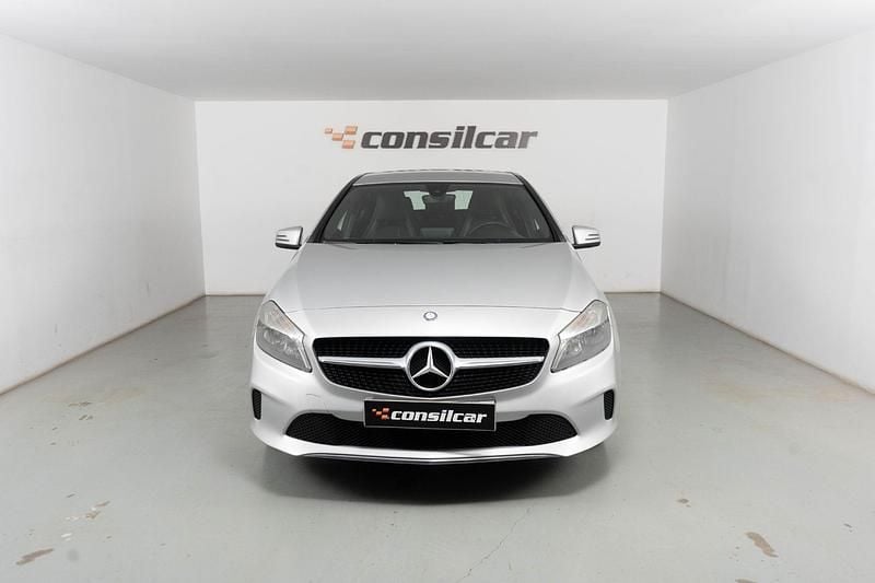 Cinza prata Usado 2016 Mercedes A180 Style Citadino | € 12.980 (Preço justo) - Imagem 1/4