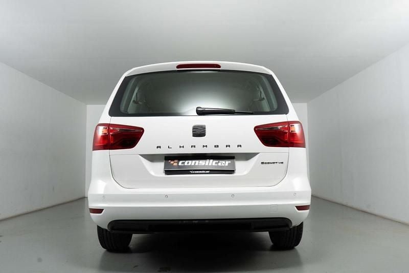 Usado Seat Alhambra Reference 140 HP (102 kW) 2015 Branco Monovolume