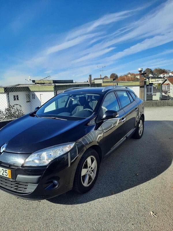 Usado Renault Mégane GrandTour 90 HP (66 kW) 2011 Preto Carrinha