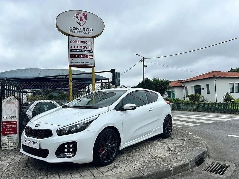Branco Usado 2016 Kia Ceed GT GT-Line Coupé | € 12.490 (Preço justo) - Imagem 1/4