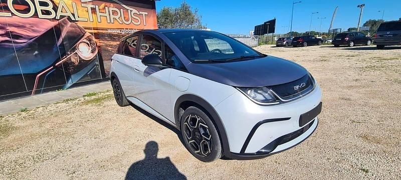 Cinzento Usado 2024 BYD Dolphin Citadino | € 32.900 - Imagem 1/1