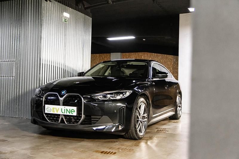 Usado BMW i4 250 kW (340 HP) 2023 Preto Sedan