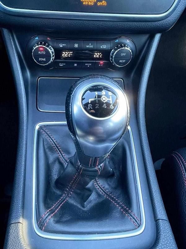 Usado Mercedes GLA180 109 HP (80 kW) 2017 Cinzento SUV