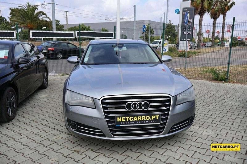 Cinzento Usado 2011 Audi A8 Sedan | € 20.000 - Imagem 1/4