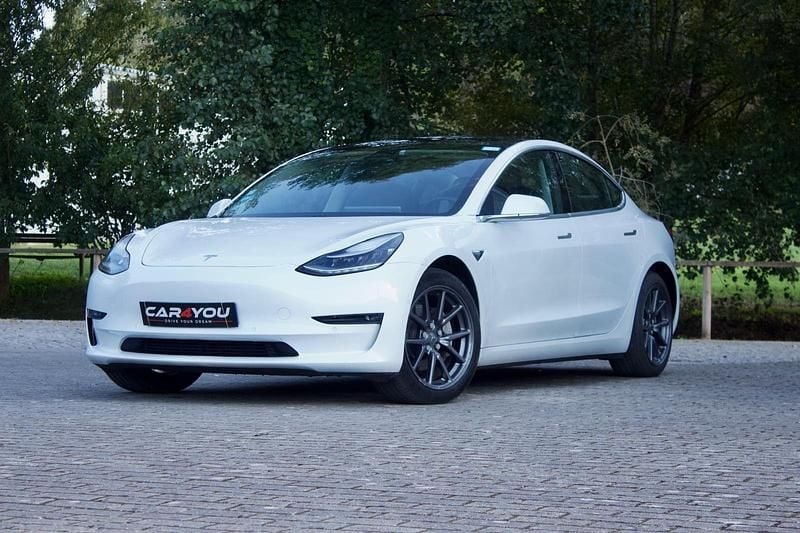 Branco Usado 2020 Tesla Model 3 Sedan | € 23.990 (Bom preço) - Imagem 1/4