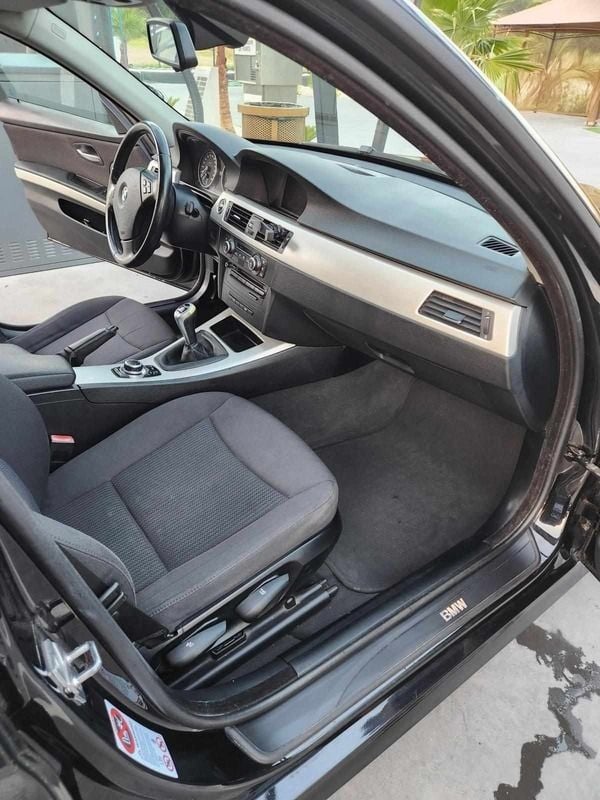Usado BMW 320 177 HP (130 kW) 2009 Preto Carrinha