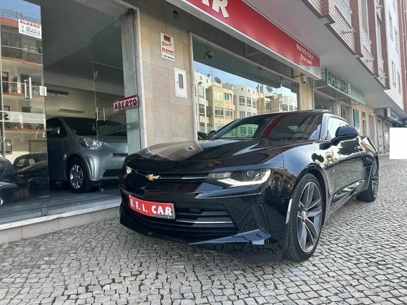 Preto Usado 2019 Chevrolet Camaro | € 44.900 - Imagem 1/4